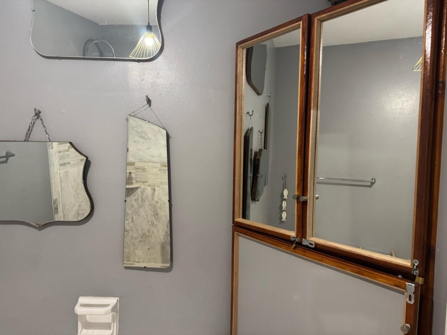 2 Bedroom Property for Sale in Vredehoek Western Cape
